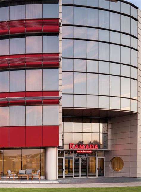 bucharest otopeni airport hotel.